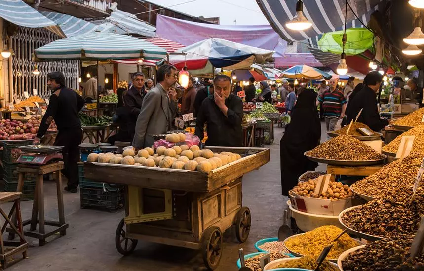 بازار رشت، بزرگ‌ ترین بازار بی‌ سقف ایران